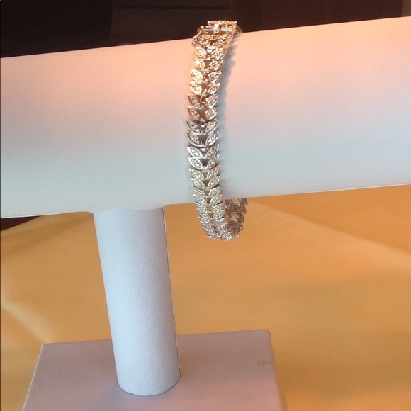 Genuine Diamond Accent -   ( 0.10cts) Bracelet - Picture 4 of 8